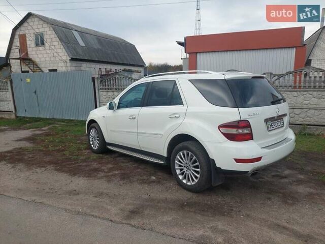 Мерседес М-Класс 2008 в Фастове на Automoto.ua Белый Мерседес М-Класс, объемом двигателя 3.5 л и пробегом 261 тыс. км за 12800 $, фото 1 на Automoto.ua