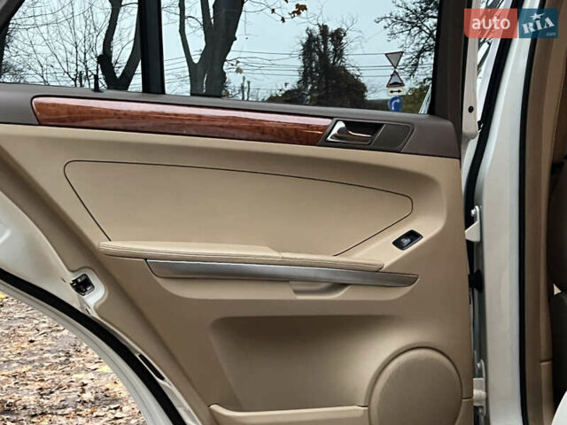 Белый Мерседес М-Класс, объемом двигателя 3.5 л и пробегом 154 тыс. км за 11800 $, фото 19 на Automoto.ua