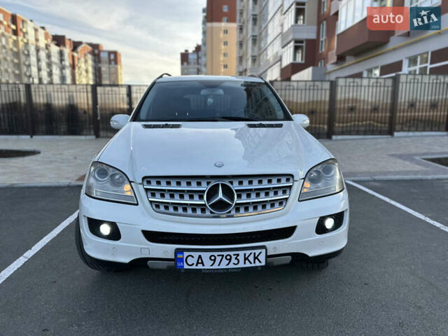 Белый Мерседес М-Класс, объемом двигателя 3 л и пробегом 266 тыс. км за 11650 $, фото 8 на Automoto.ua