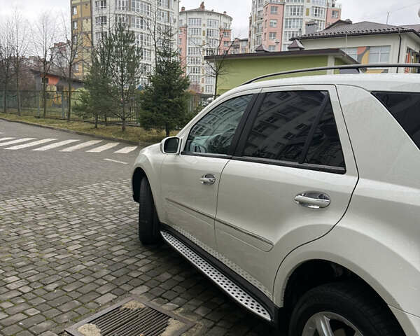 Белый Мерседес М-Класс, объемом двигателя 2.99 л и пробегом 275 тыс. км за 13800 $, фото 3 на Automoto.ua