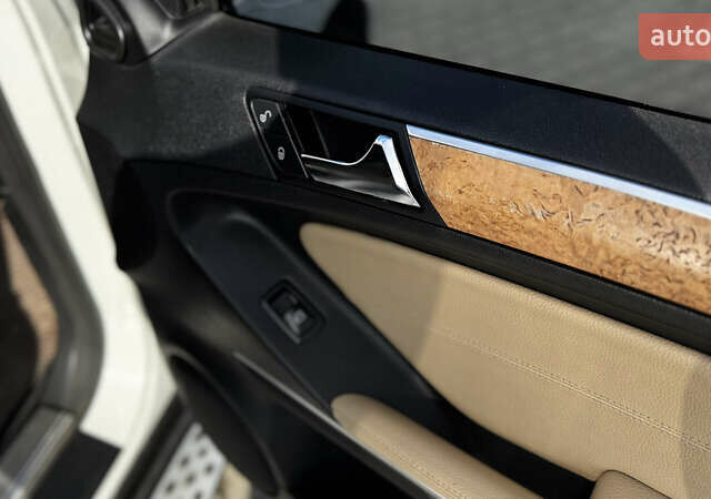 Белый Мерседес М-Класс, объемом двигателя 3.5 л и пробегом 258 тыс. км за 10900 $, фото 18 на Automoto.ua