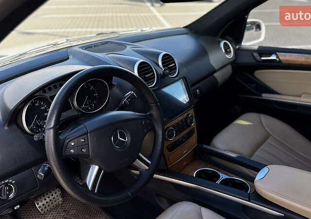 Белый Мерседес М-Класс, объемом двигателя 3.5 л и пробегом 258 тыс. км за 10900 $, фото 9 на Automoto.ua