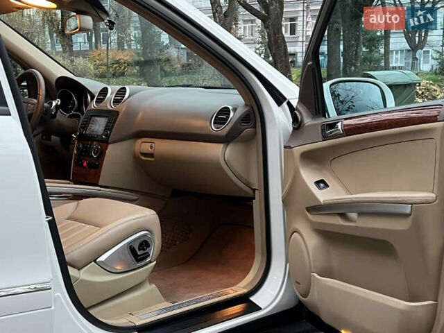 Белый Мерседес М-Класс, объемом двигателя 3.5 л и пробегом 154 тыс. км за 11800 $, фото 25 на Automoto.ua