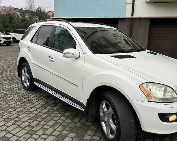 Белый Мерседес М-Класс, объемом двигателя 2.99 л и пробегом 275 тыс. км за 13800 $, фото 1 на Automoto.ua