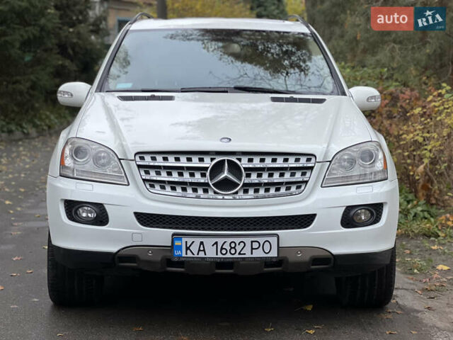 Белый Мерседес М-Класс, объемом двигателя 3.5 л и пробегом 154 тыс. км за 11800 $, фото 2 на Automoto.ua