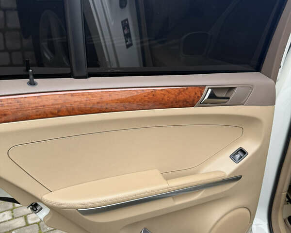 Белый Мерседес М-Класс, объемом двигателя 2.99 л и пробегом 275 тыс. км за 13800 $, фото 9 на Automoto.ua