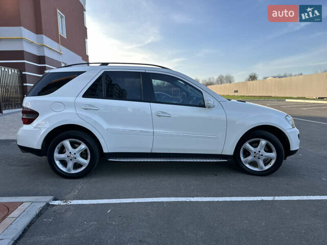 Белый Мерседес М-Класс, объемом двигателя 3 л и пробегом 266 тыс. км за 11650 $, фото 3 на Automoto.ua