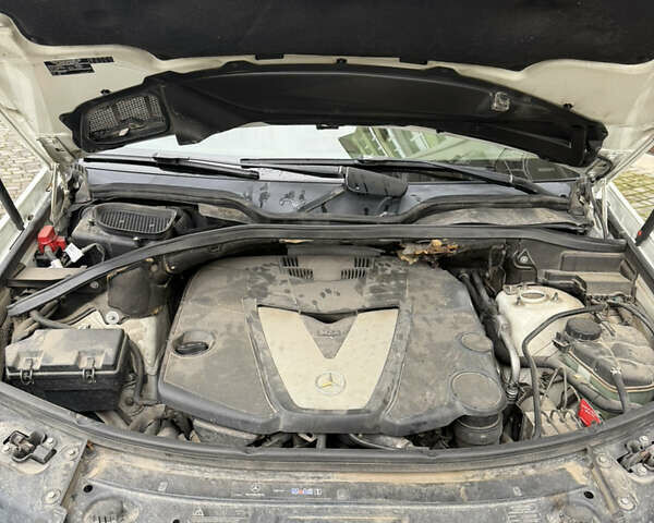 Белый Мерседес М-Класс, объемом двигателя 2.99 л и пробегом 275 тыс. км за 13800 $, фото 15 на Automoto.ua