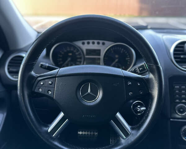 Белый Мерседес М-Класс, объемом двигателя 3 л и пробегом 266 тыс. км за 11650 $, фото 17 на Automoto.ua