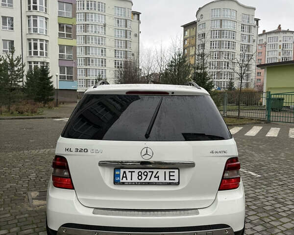 Белый Мерседес М-Класс, объемом двигателя 2.99 л и пробегом 275 тыс. км за 13800 $, фото 4 на Automoto.ua