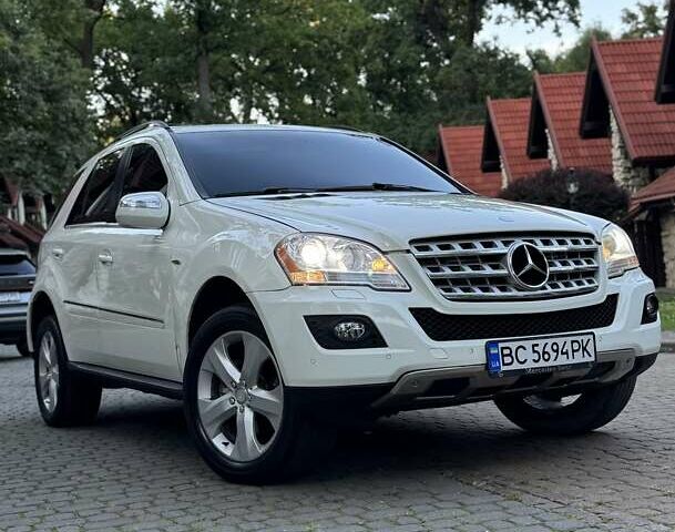 Белый Мерседес М-Класс, объемом двигателя 2.99 л и пробегом 255 тыс. км за 12999 $, фото 1 на Automoto.ua