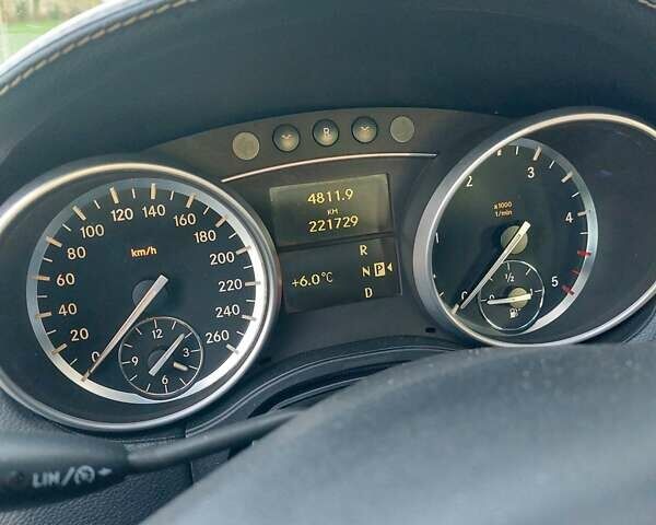 Белый Мерседес М-Класс, объемом двигателя 2.99 л и пробегом 221 тыс. км за 17800 $, фото 5 на Automoto.ua