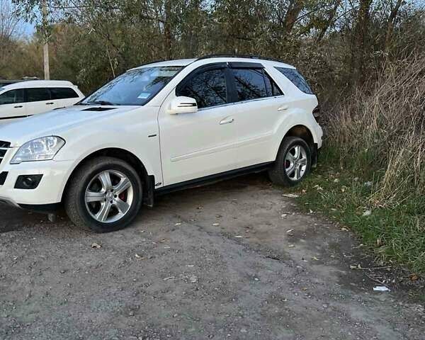 Белый Мерседес М-Класс, объемом двигателя 3 л и пробегом 308 тыс. км за 14500 $, фото 7 на Automoto.ua