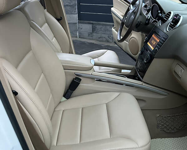 Белый Мерседес М-Класс, объемом двигателя 3.5 л и пробегом 312 тыс. км за 14500 $, фото 21 на Automoto.ua