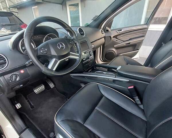 Белый Мерседес М-Класс, объемом двигателя 2.99 л и пробегом 221 тыс. км за 17800 $, фото 8 на Automoto.ua