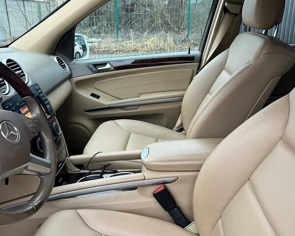 Белый Мерседес М-Класс, объемом двигателя 6.21 л и пробегом 216 тыс. км за 17500 $, фото 3 на Automoto.ua