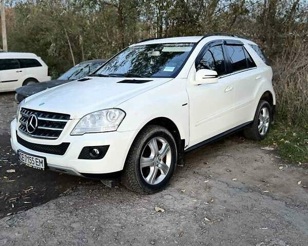 Белый Мерседес М-Класс, объемом двигателя 3 л и пробегом 308 тыс. км за 14500 $, фото 1 на Automoto.ua