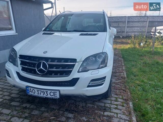 Белый Мерседес М-Класс, объемом двигателя 2.99 л и пробегом 221 тыс. км за 17800 $, фото 4 на Automoto.ua