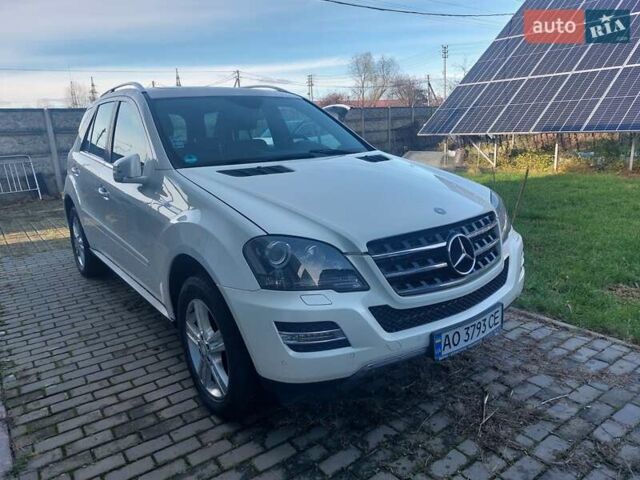 Белый Мерседес М-Класс, объемом двигателя 2.99 л и пробегом 221 тыс. км за 17800 $, фото 1 на Automoto.ua