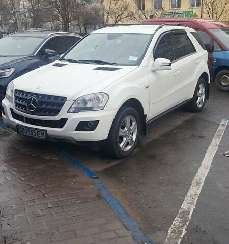 Белый Мерседес М-Класс, объемом двигателя 3 л и пробегом 308 тыс. км за 14500 $, фото 4 на Automoto.ua