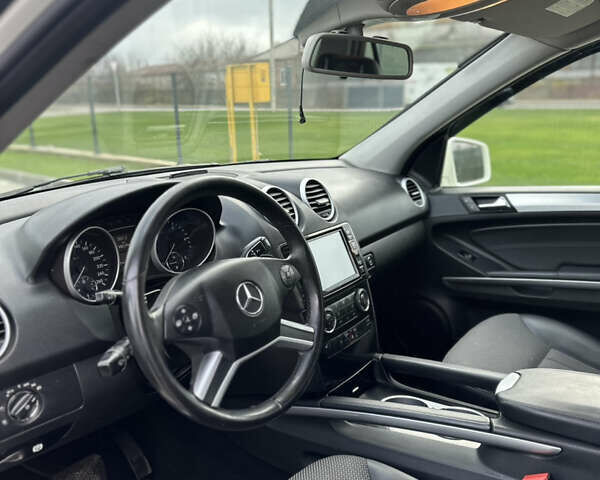 Білий Мерседес М-Клас, об'ємом двигуна 2.99 л та пробігом 185 тис. км за 18500 $, фото 5 на Automoto.ua