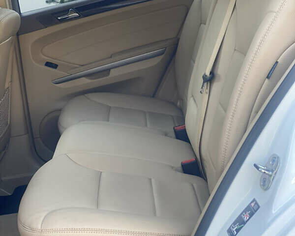 Білий Мерседес М-Клас, об'ємом двигуна 3 л та пробігом 144 тис. км за 14999 $, фото 24 на Automoto.ua