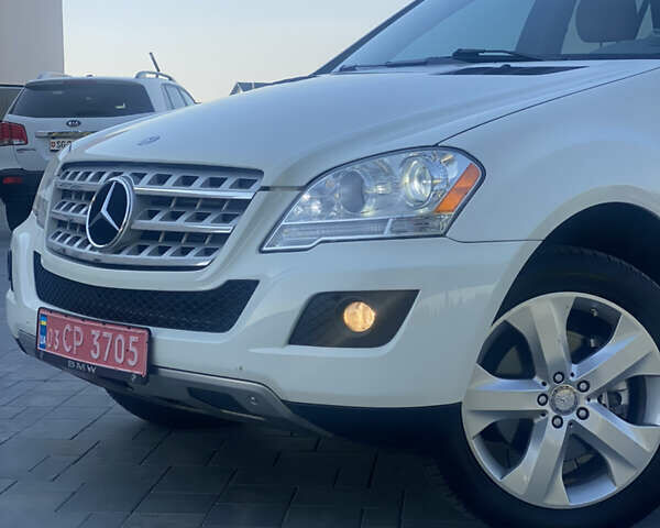 Білий Мерседес М-Клас, об'ємом двигуна 3 л та пробігом 144 тис. км за 14999 $, фото 9 на Automoto.ua