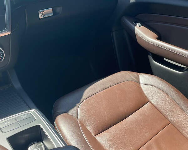 Белый Мерседес М-Класс, объемом двигателя 2.99 л и пробегом 165 тыс. км за 20999 $, фото 7 на Automoto.ua