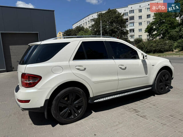 Білий Мерседес М-Клас, об'ємом двигуна 3 л та пробігом 270 тис. км за 18500 $, фото 7 на Automoto.ua