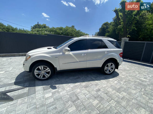 Белый Мерседес М-Класс, объемом двигателя 3 л и пробегом 211 тыс. км за 15600 $, фото 4 на Automoto.ua