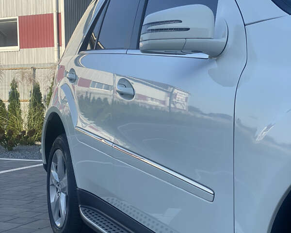 Білий Мерседес М-Клас, об'ємом двигуна 3 л та пробігом 144 тис. км за 14999 $, фото 3 на Automoto.ua