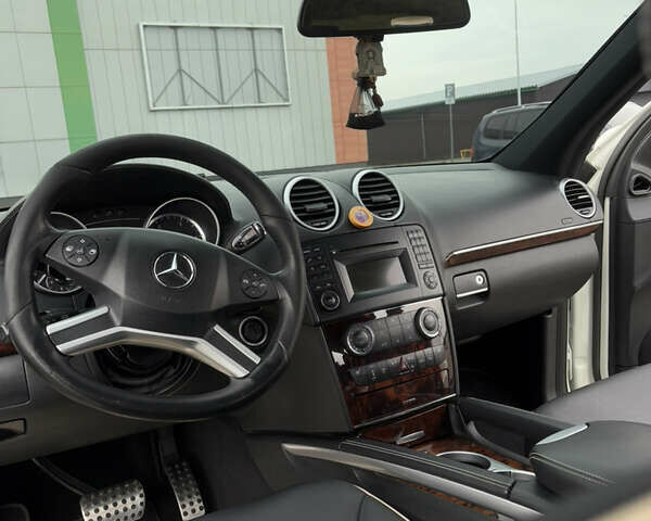 Белый Мерседес М-Класс, объемом двигателя 2.99 л и пробегом 215 тыс. км за 16300 $, фото 10 на Automoto.ua