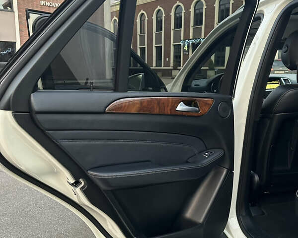 Білий Мерседес М-Клас, об'ємом двигуна 2.99 л та пробігом 257 тис. км за 21750 $, фото 10 на Automoto.ua