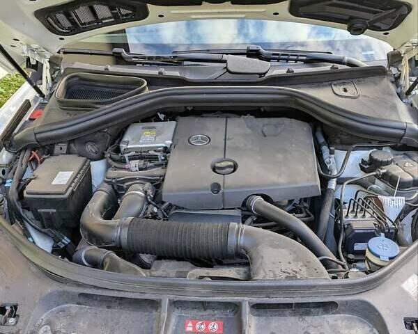 Белый Мерседес М-Класс, объемом двигателя 2.14 л и пробегом 200 тыс. км за 19800 $, фото 10 на Automoto.ua