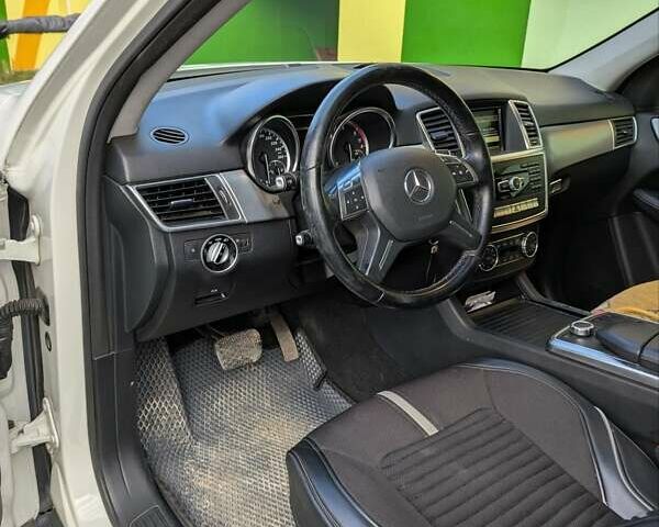 Белый Мерседес М-Класс, объемом двигателя 2.14 л и пробегом 200 тыс. км за 19800 $, фото 4 на Automoto.ua