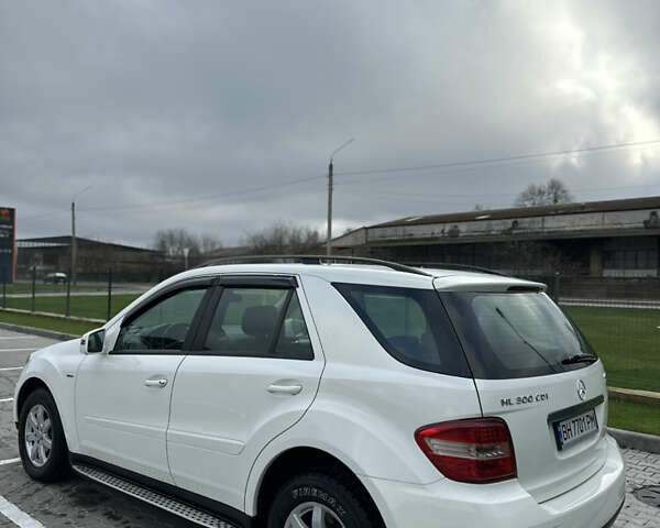 Білий Мерседес М-Клас, об'ємом двигуна 2.99 л та пробігом 185 тис. км за 18500 $, фото 2 на Automoto.ua