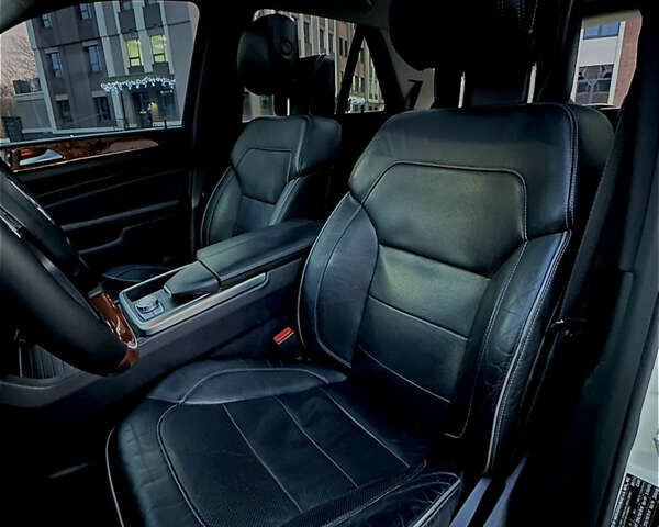 Білий Мерседес М-Клас, об'ємом двигуна 2.99 л та пробігом 257 тис. км за 21750 $, фото 25 на Automoto.ua