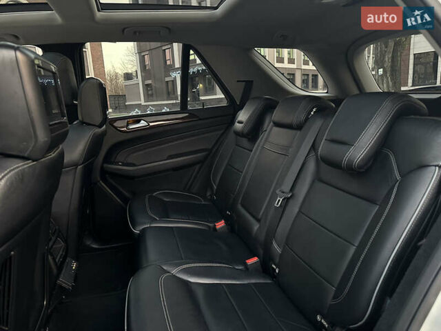 Білий Мерседес М-Клас, об'ємом двигуна 2.99 л та пробігом 257 тис. км за 21750 $, фото 16 на Automoto.ua