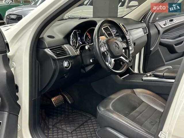Білий Мерседес М-Клас, об'ємом двигуна 2.14 л та пробігом 183 тис. км за 22500 $, фото 16 на Automoto.ua