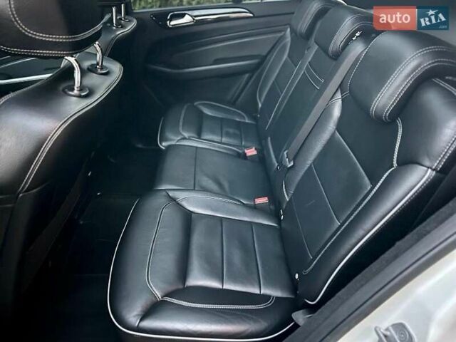 Белый Мерседес М-Класс, объемом двигателя 2.99 л и пробегом 252 тыс. км за 20000 $, фото 14 на Automoto.ua