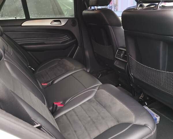 Мерседес М-Класс 2011 в Нежине на Automoto.ua Белый Мерседес М-Класс, объемом двигателя 2.1 л и пробегом 240 тыс. км за 20000 $, фото 5 на Automoto.ua