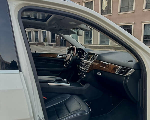 Білий Мерседес М-Клас, об'ємом двигуна 2.99 л та пробігом 257 тис. км за 21750 $, фото 13 на Automoto.ua