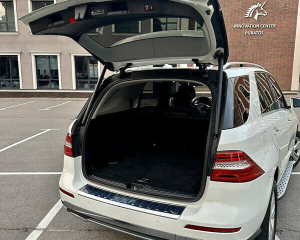 Білий Мерседес М-Клас, об'ємом двигуна 2.99 л та пробігом 257 тис. км за 21750 $, фото 6 на Automoto.ua