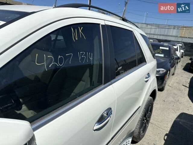 Білий Мерседес М-Клас, об'ємом двигуна 3 л та пробігом 270 тис. км за 12500 $, фото 3 на Automoto.ua