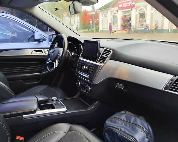 Мерседес М-Класс 2011 в Нежине на Automoto.ua Белый Мерседес М-Класс, объемом двигателя 2.1 л и пробегом 240 тыс. км за 20000 $, фото 1 на Automoto.ua