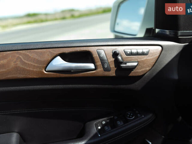 Белый Мерседес М-Класс, объемом двигателя 2.99 л и пробегом 193 тыс. км за 23000 $, фото 13 на Automoto.ua