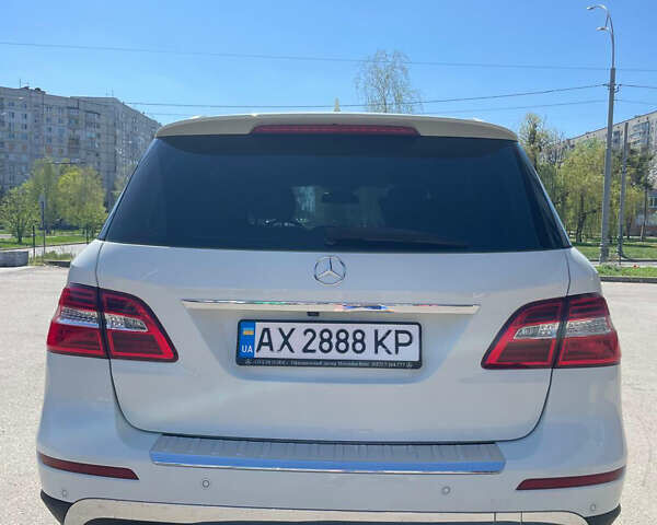 Белый Мерседес М-Класс, объемом двигателя 2.99 л и пробегом 165 тыс. км за 20999 $, фото 2 на Automoto.ua