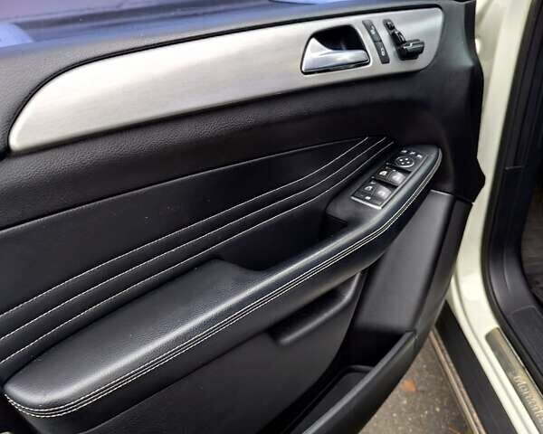 Мерседес М-Класс 2011 в Нежине на Automoto.ua Белый Мерседес М-Класс, объемом двигателя 2.1 л и пробегом 240 тыс. км за 20000 $, фото 7 на Automoto.ua