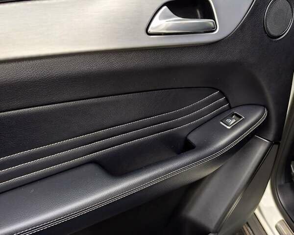 Мерседес М-Класс 2011 в Нежине на Automoto.ua Белый Мерседес М-Класс, объемом двигателя 2.1 л и пробегом 240 тыс. км за 20000 $, фото 6 на Automoto.ua