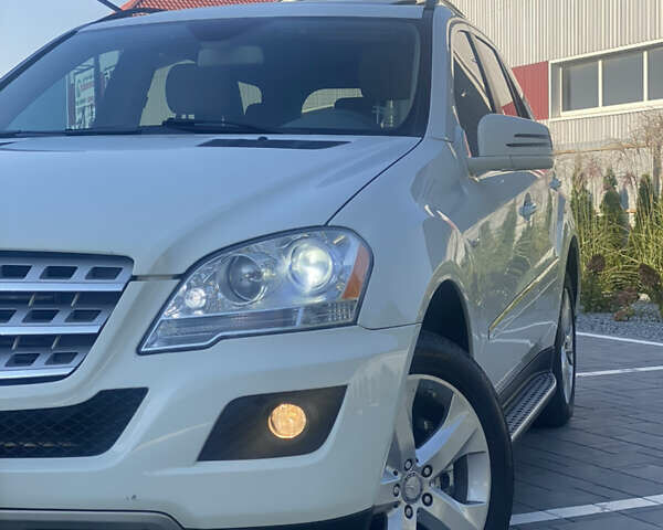 Білий Мерседес М-Клас, об'ємом двигуна 3 л та пробігом 144 тис. км за 14999 $, фото 10 на Automoto.ua